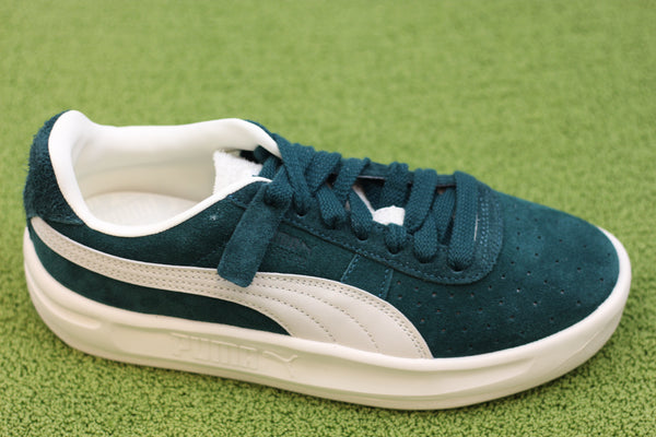 Unisex GV Special - Green Suede Side Angle View