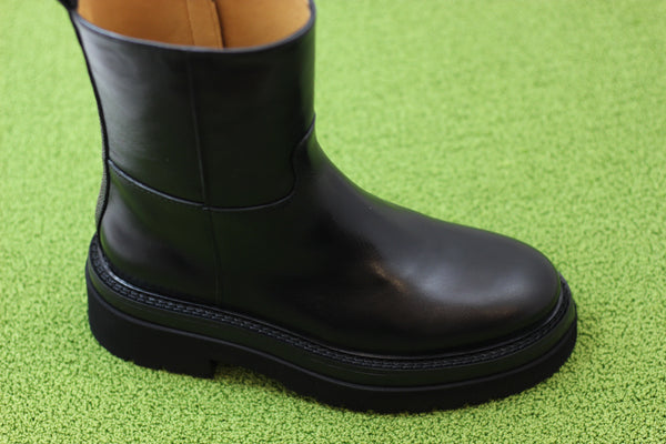 Women's 21196 Zip Boot - Black Leather Side Angle View