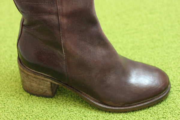 Women's 72401C Zip Boot - Brown Calf Side Angle View