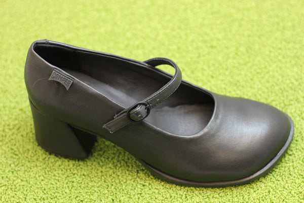 Womens Kora MJ Pump - Black Leather Side Angle View