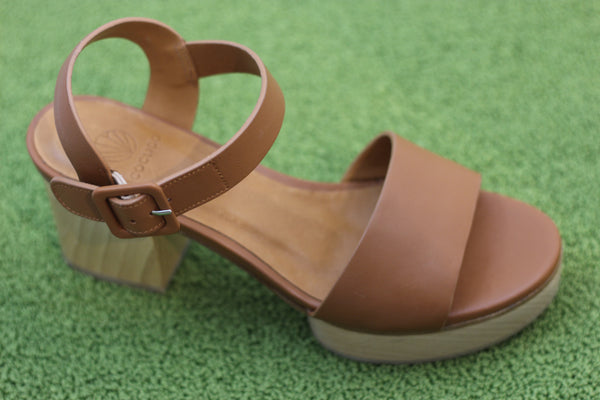 Women's Riviera Sandal - Tan Leather Side Angle View