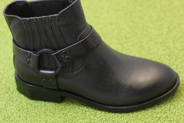 Women's Elsbury Boot - Black Leather Side Angle View