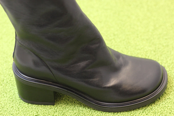 Women's Noe16 Boot - Black Calf Side Angle View