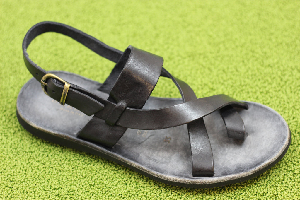 Brador Women's 34723 Toe Thong Sandal - Black Leather Side Angle  View