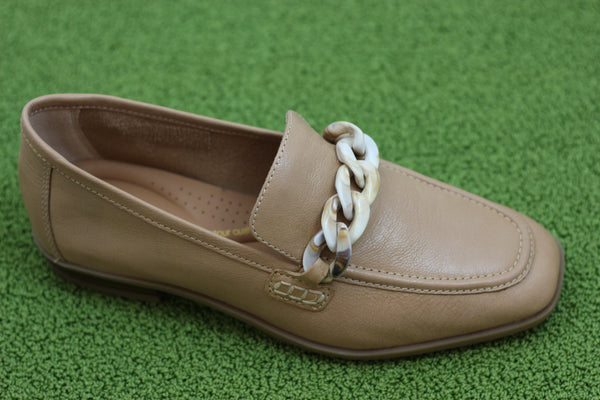 Women's Sarafyna Loafer - Nougat Leather Side Angle View