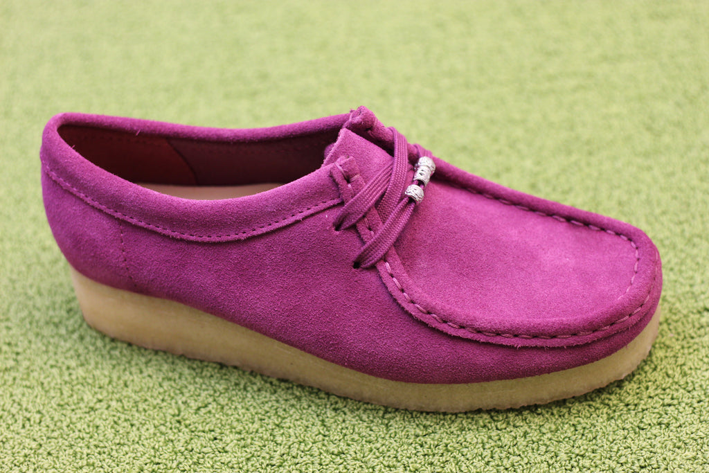 Women's Wallabee - Berry Suede Side Angle View