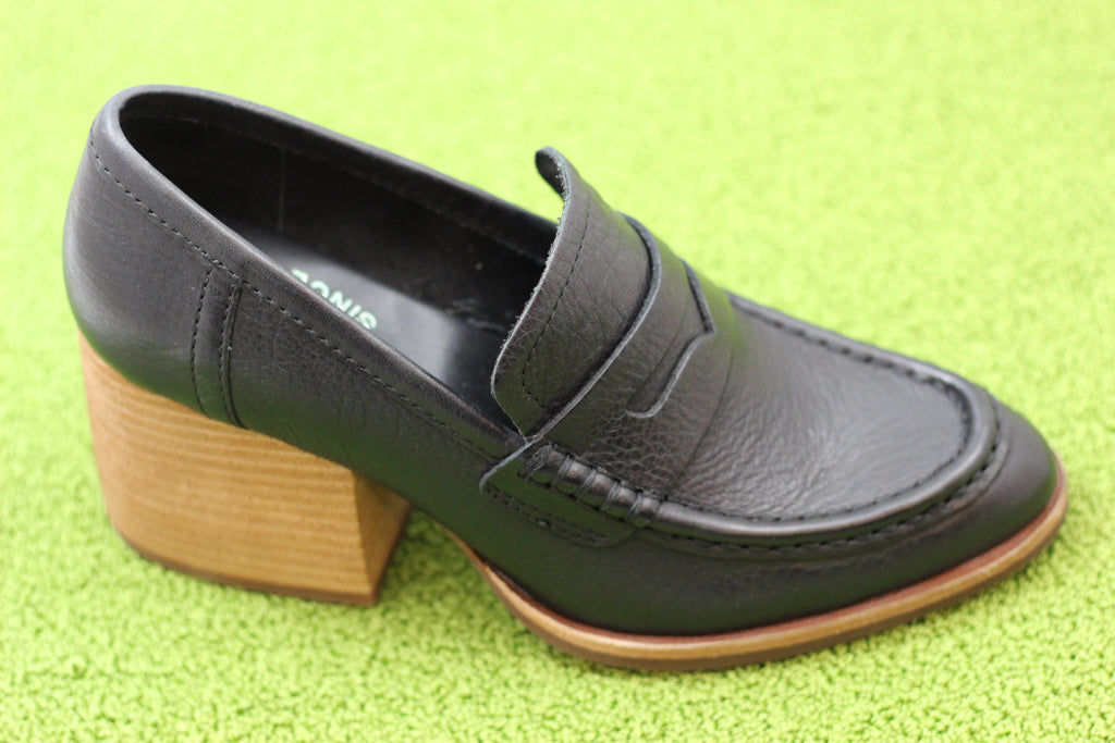 Kork Ease Women's Modeste Heel Loafer - Black Leather Side Angle View