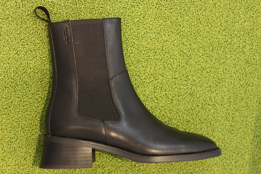 Womens Blanca Chelsea Boot - Black Leather Side View