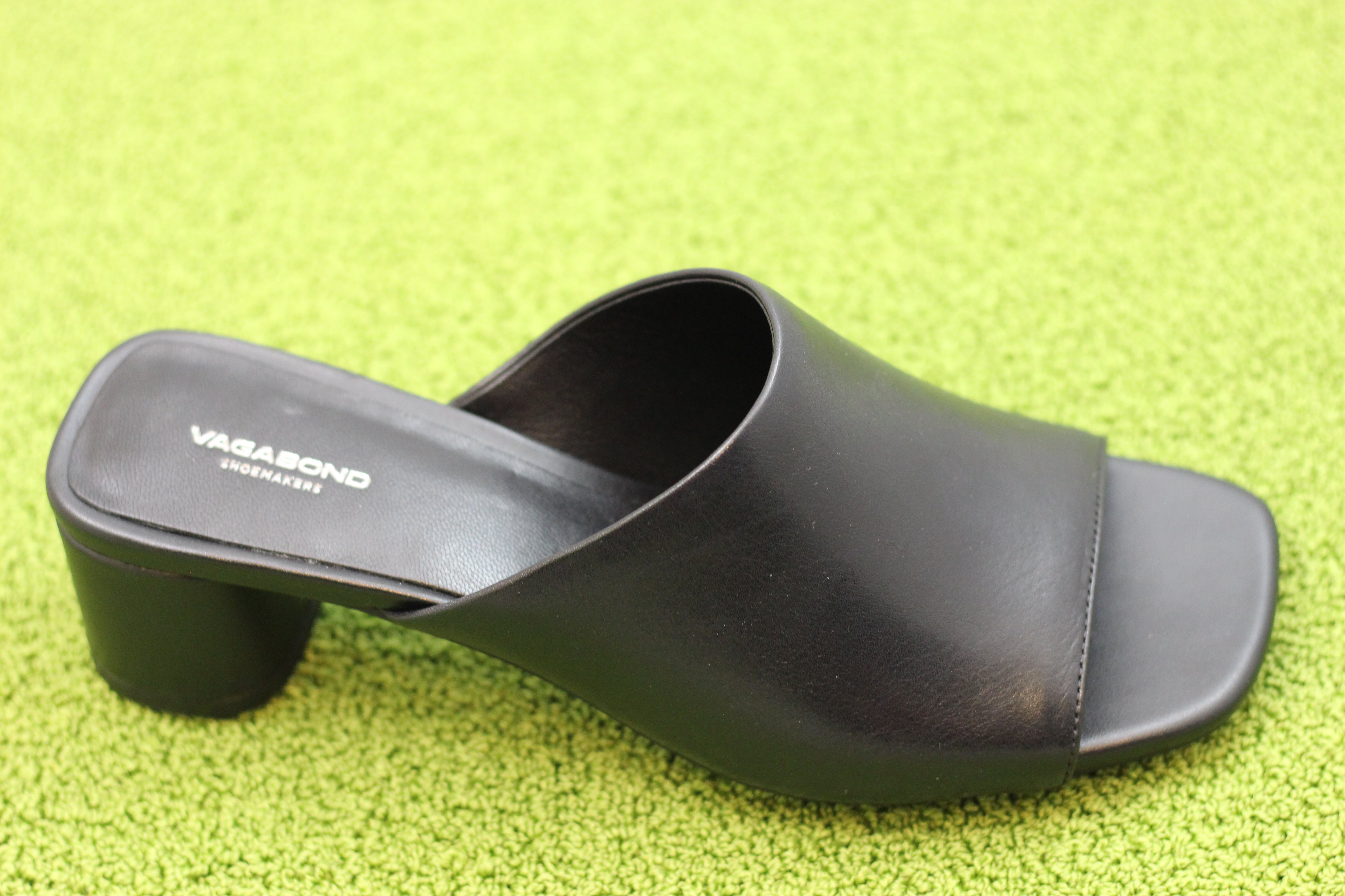 VAGABOND SHOEMAKERS モカシン 2色 関税送料無料 Amazon.com | Vagabond Shoemakers Women's Amina Leather