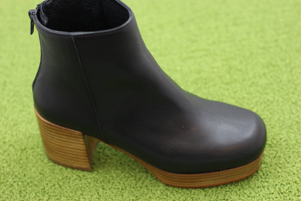 Women's Speed Boot - Black Calf Side Angle View