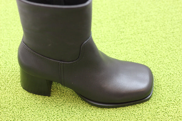 Women's Vico Zip Boot - Black Calf Side Angle View