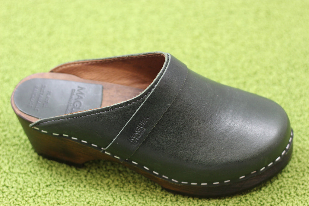 Women's Berkeley Clog - Green Leather Side Angle View