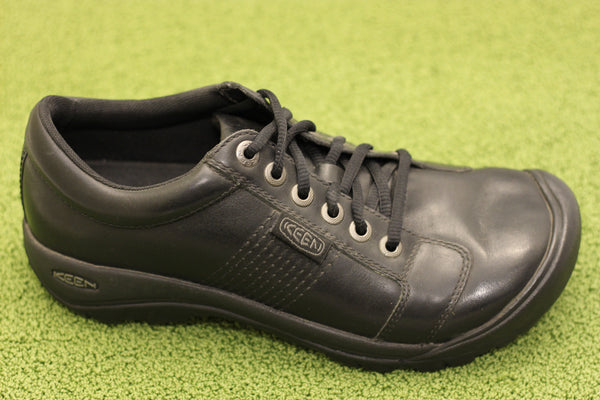 Keen Men's Austin Casual Waterproof Shoe- Black Leather Side Angle View