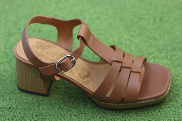 Women's Gapaxi  Sandal - Cuero Leather Side Angle View