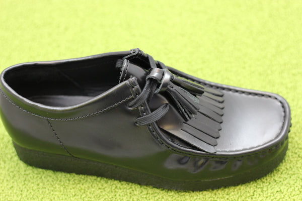 Men's Wallabee - High Shine Black Leather Side Angle View