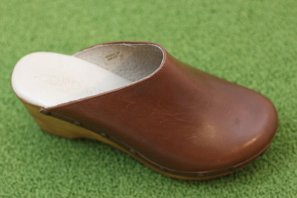 Women's Zorba Clog - Brown Leather Side Angle View