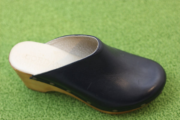 Women's Zorba Clog - Black Leather Side Angle View