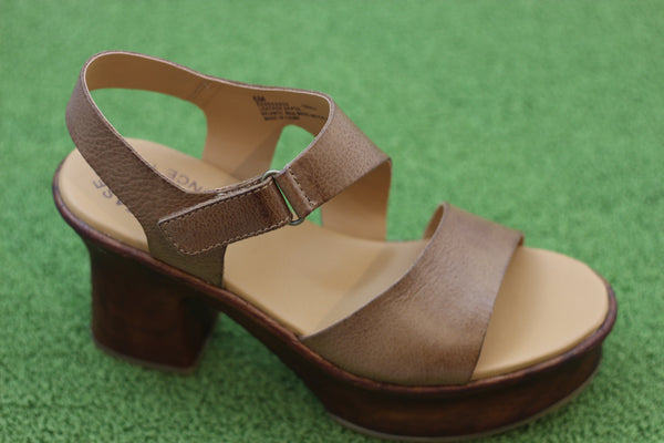 Women's Cantal Sandal - Brown Leather Side Angle View