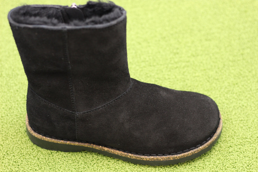 Women's Uppsala Zip Shearling Boot - Black Suede/Shearling Side Angle View