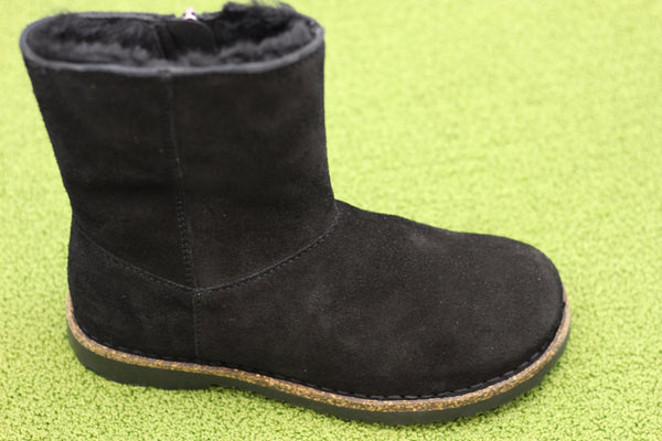 Women's Uppsala Zip Shearling Boot - Black Suede/Shearling Side Angle View