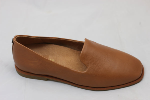 Vionic Women's Willa 2.0 Slip On - Tan Leather Side Angle View