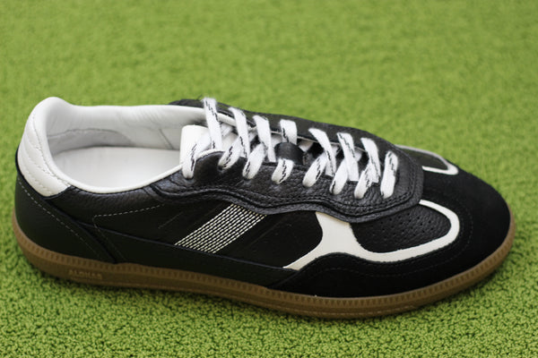 Womens Rife Sneaker- BlackGrain/Leather Side Angle View