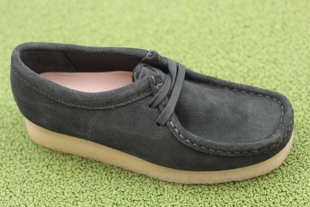 Men's Wallabee - Forest Suede Side Angle View