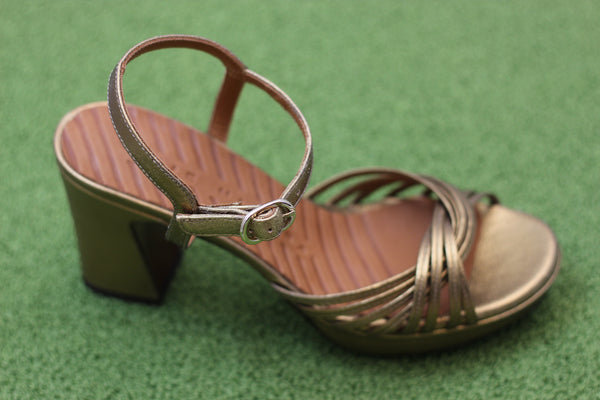 Women's Keske48 Sandal - Bronce Metallic Leather Side 
Angle View