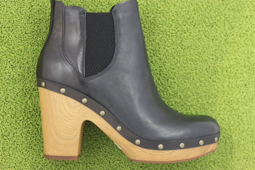 Women's Deilia Boot - Black Leather 
Side View