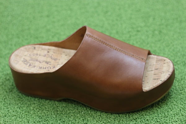 Women's Yazmin Sandal - Brown Leather Side Angle View