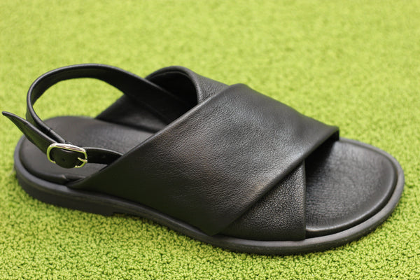 Women's 90952 Sandal - Black Leather Side Angle View