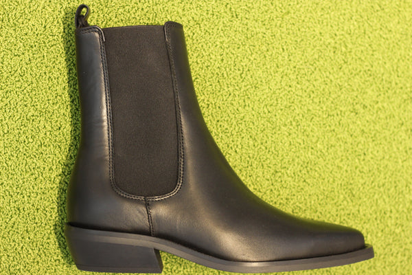 Women's Paalmira Chelsea Boot - Black Leather Side View