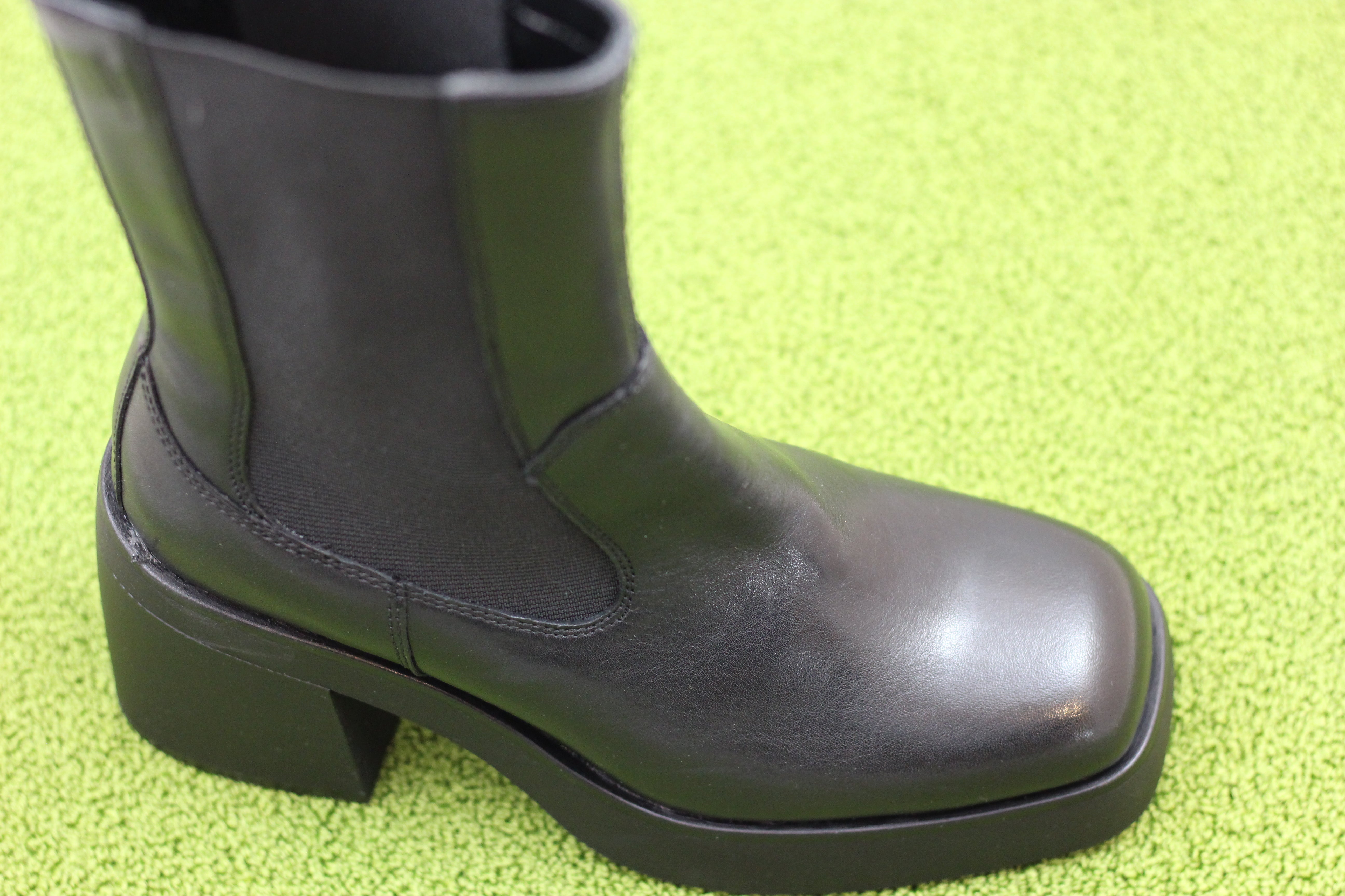 Womens Brooke Chelsea Boot Black Leather